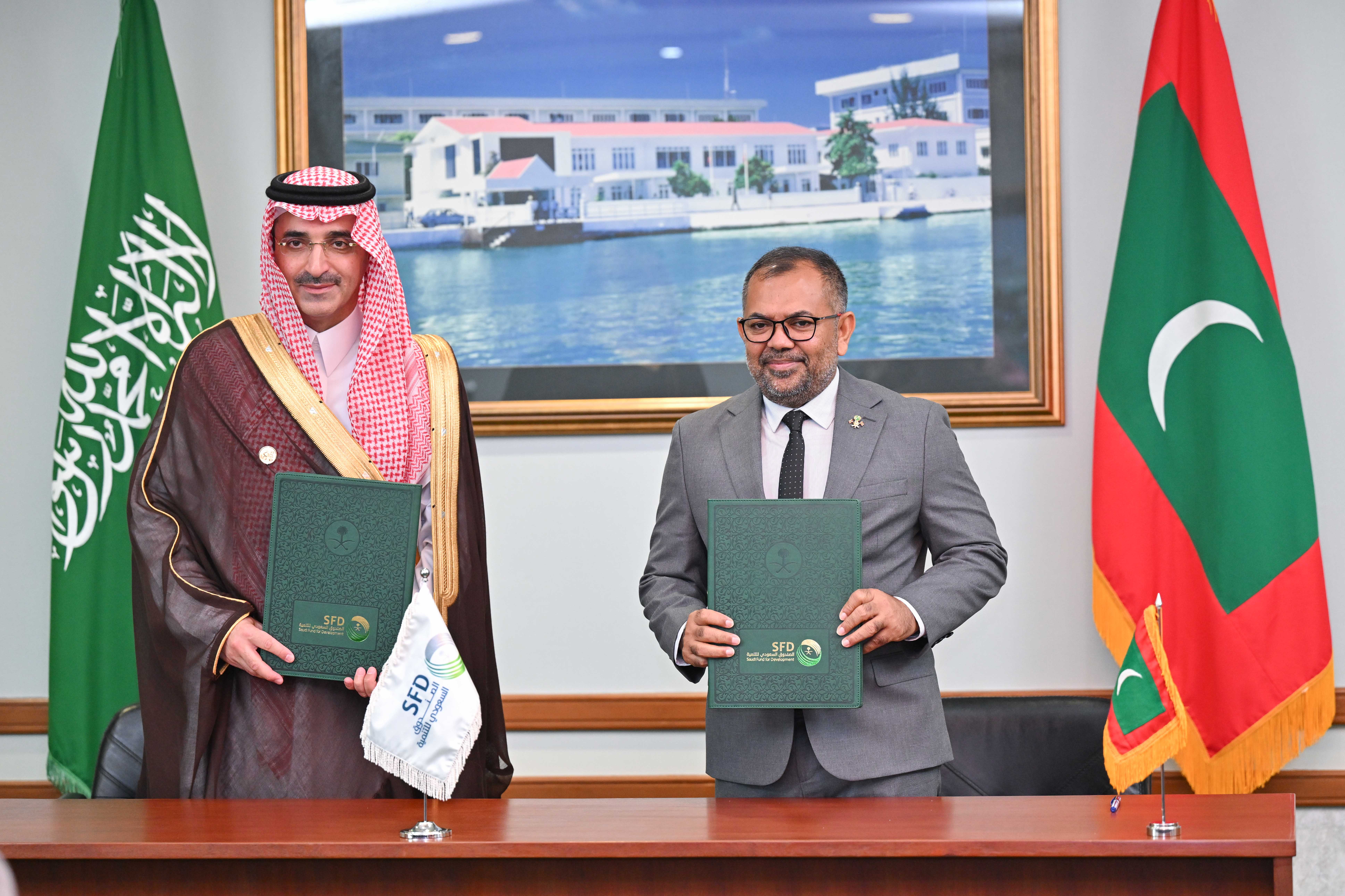 އެއާޕޯޓްޕްރޮޖެކްޓްގެ ދެވަނަ އެޑިޝަނަލް ލޯންގެ އެއްބަސްވުމުގައި ސޮއިކޮށްފި